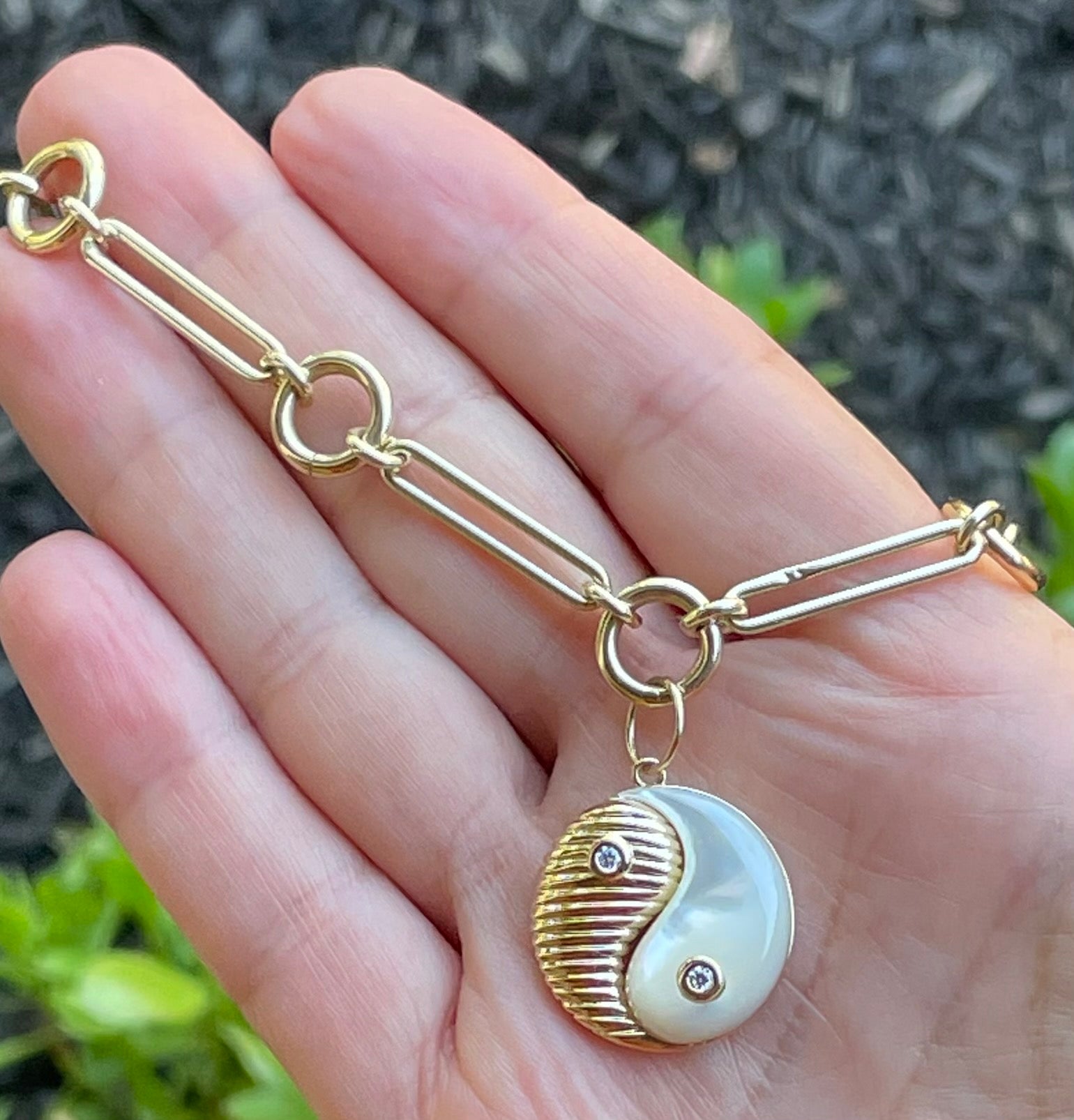 This beautiful yin and yang pendant is a symbol of harmony and balance. 