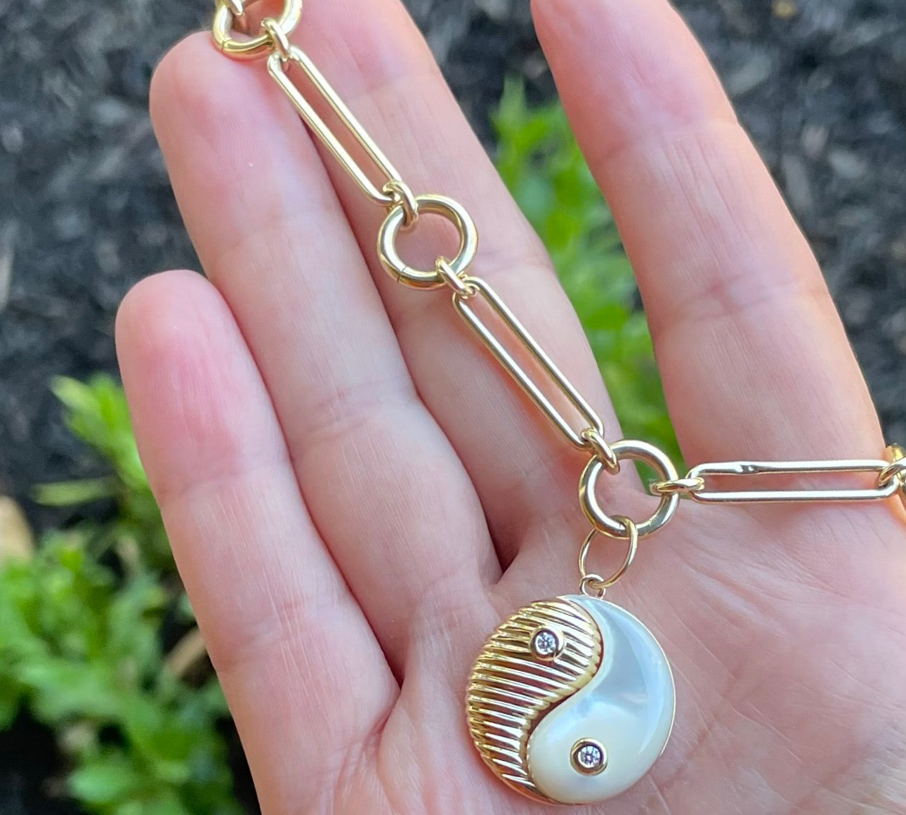 This beautiful yin and yang pendant is a symbol of harmony and balance. 